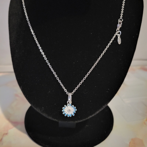 Pandora classic cable chain necklace with free retired pandora charm - Picture 2 of 4